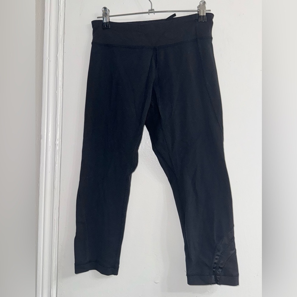 Lululemon black capri size 6